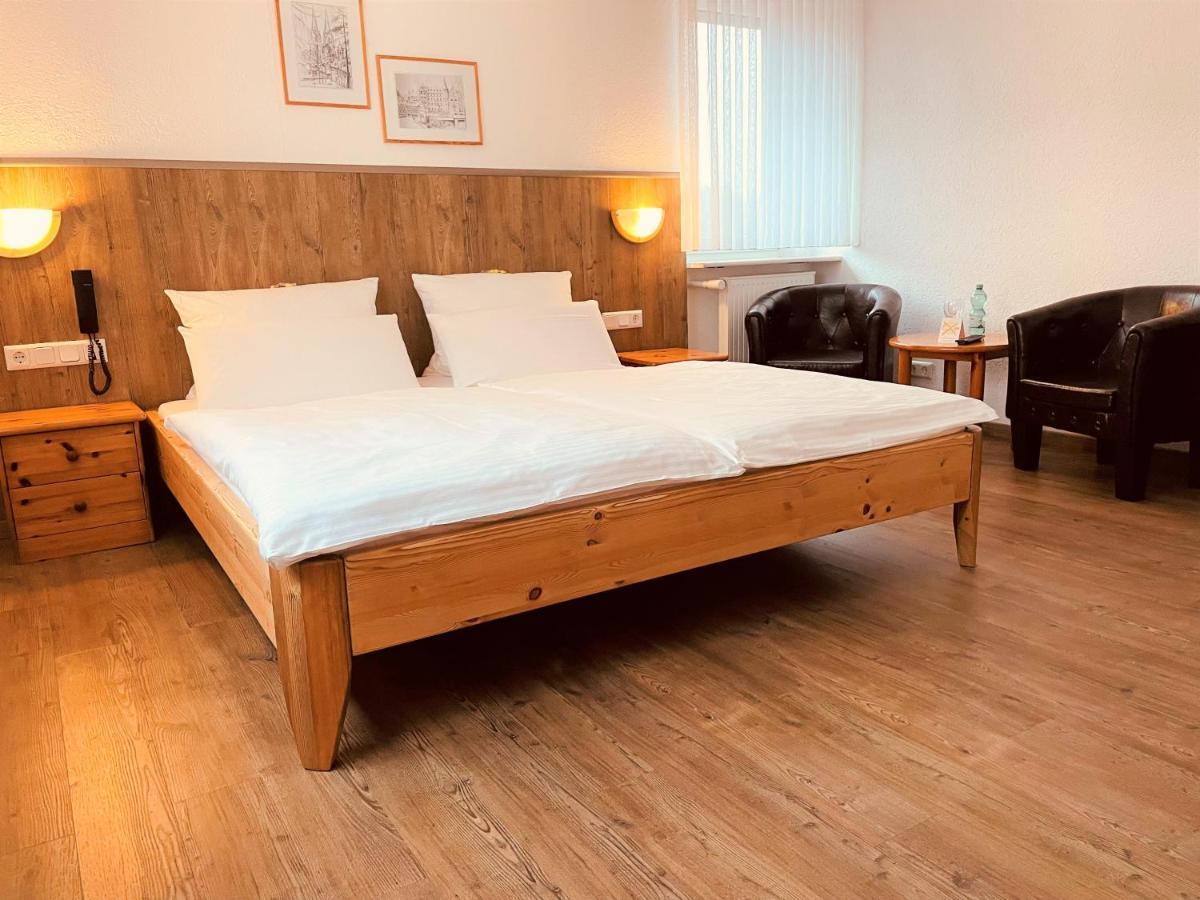 Orthwein -kostenfreie Parkplaetze- Hotel Cölbe